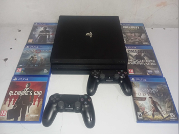Video Games Consoles - Sony  - PlayStation 4 Pro  - 1 TB  -Included Controllers: 2