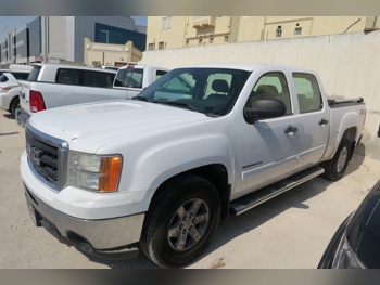 جي ام سي  سييرا  1500  2011  اوتوماتيك  485,000 كم  8 سلندر  دفع رباعي  بيكب  أبيض