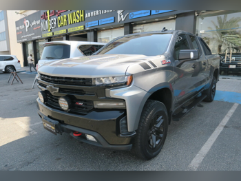 Chevrolet  Silverado  Trail Boss  2020  Automatic  99,000 Km  8 Cylinder  Four Wheel Drive (4WD)  Pick Up  Gray