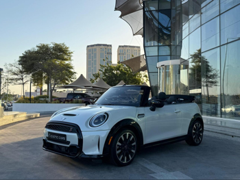 ميني  كوبر  اس  2024  اوتوماتيك  32,000 كم  4 سلندر  دفع رباعي  كشف  أبيض  تحت الضمان