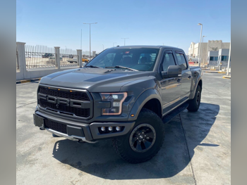 Ford  Raptor  SVT  2018  Automatic  164,000 Km  6 Cylinder  Four Wheel Drive (4WD)  Pick Up  Gray and Black