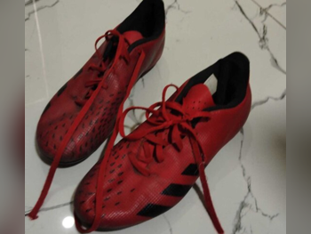 أحذية أديداس  أحمر مقاس 42  رجالي