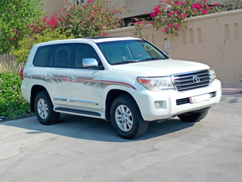Toyota  Land Cruiser  GXR  2013  Automatic  255,000 Km  8 Cylinder  Four Wheel Drive (4WD)  SUV  White