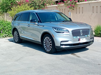 Lincoln  Aviator  2022  Automatic  69,000 Km  6 Cylinder  All Wheel Drive (AWD)  SUV  Blue