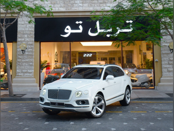 بنتلي  بينتايجا  2018  اوتوماتيك  164,500 كم  12 سلندر  دفع رباعي  اس يو في  أبيض