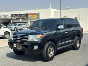 Toyota  Land Cruiser  GXR  2014  Automatic  215,000 Km  8 Cylinder  Four Wheel Drive (4WD)  SUV  Black