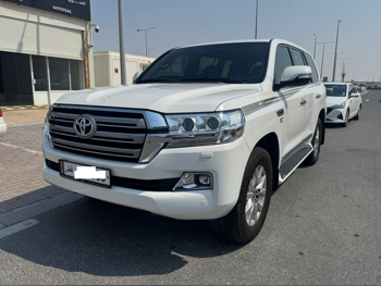 تويوتا  لاند كروزر  في اكس ار  2020  اوتوماتيك  226,000 كم  8 سلندر  دفع رباعي  اس يو في  أبيض