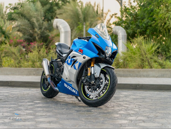 سوزوكي  جي اكس اس ار 1000 -  2021 - اللون أزرق و فضي