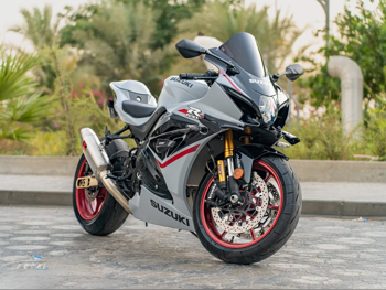 سوزوكي  جي اكس اس ار 1000 -  2024 - اللون رمادي -  الضمان