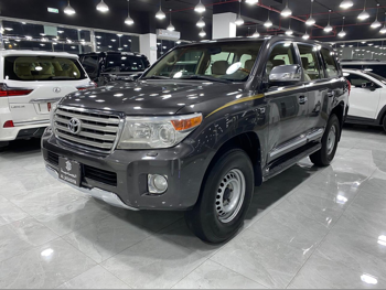 تويوتا  لاند كروزر  في اكس ار  2013  اوتوماتيك  344,000 كم  8 سلندر  دفع رباعي  اس يو في  رمادي غامق