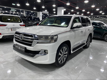 تويوتا  لاند كروزر  جي اكس ار - غراند تورينغ  2019  اوتوماتيك  239,000 كم  8 سلندر  دفع رباعي  اس يو في  أبيض