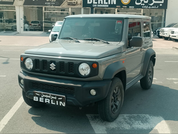 سوزوكي  جمني  2021  اوتوماتيك  106,000 كم  4 سلندر  دفع رباعي  اس يو في  رمادي