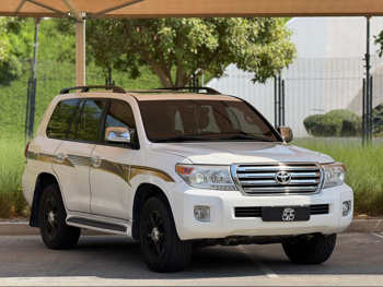 تويوتا  لاند كروزر  جي اكس ار  2010  اوتوماتيك  330,000 كم  8 سلندر  دفع رباعي  اس يو في  أبيض