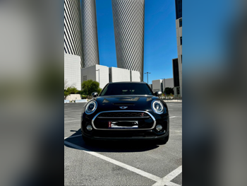 ميني  كوبر  كلاب مان اس  2018  اوتوماتيك  124,000 كم  4 سلندر  سحب امامي  هاتشباك  أسود و رمادي