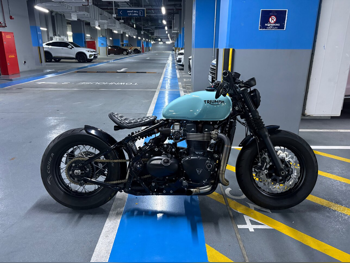 Triumph  Bonneville Bobber -  2023 - Color Blue