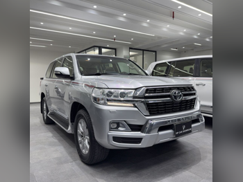 تويوتا  لاند كروزر  جي اكس ار  2019  اوتوماتيك  261,000 كم  8 سلندر  دفع رباعي  اس يو في  فضي