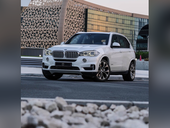 بي ام دبليو  الفئة - اكس  اكس 5  2016  اوتوماتيك  140,000 كم  8 سلندر  دفع رباعي  اس يو في  أبيض  تحت الضمان