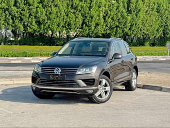 Volkswagen  Touareg  2015  Automatic  138,700 Km  6 Cylinder  All Wheel Drive (AWD)  SUV  Brown