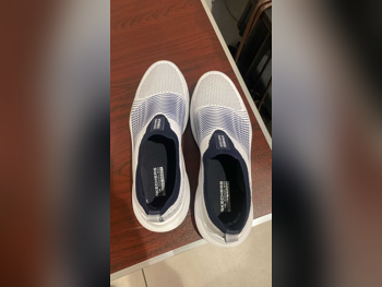 أحذية سكيتشرز  أبيض مقاس 41  فيتنام  رجالي