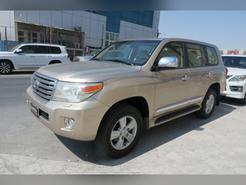 تويوتا  لاند كروزر  في اكس ار  2013  اوتوماتيك  475,000 كم  8 سلندر  دفع رباعي  اس يو في  ذهبي