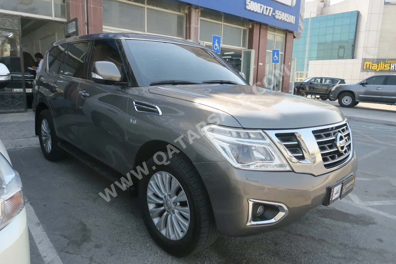 نيسان  باترول  ال اي  2017  اوتوماتيك  162,000 كم  8 سلندر  دفع رباعي  اس يو في  رمادي