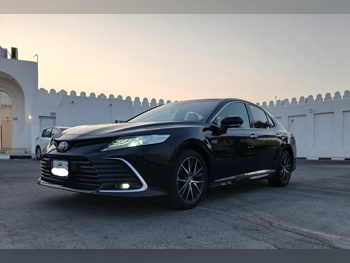 تويوتا  كامري  ليمتد  2024  اوتوماتيك  30,000 كم  6 سلندر  سحب امامي  سيدان  أسود
