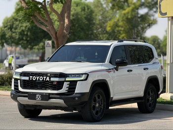 تويوتا  لاند كروزر  جي ار سبورت توين تيربو  2022  اوتوماتيك  133,000 كم  6 سلندر  دفع رباعي  اس يو في  أبيض