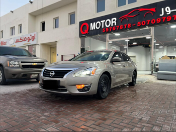 Nissan  Altima  2013  Automatic  380,000 Km  4 Cylinder  Front Wheel Drive (FWD)  Sedan  Gold