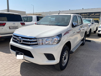 Toyota  Hilux  SR5  2025  Automatic  0 Km  4 Cylinder  Four Wheel Drive (4WD)  Pick Up  White  With Warranty