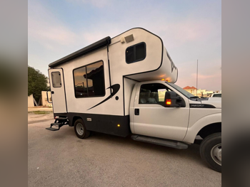 كرفان - لايت كرفان  - 2011  - أبيض  -صنع في قطر  - 74,000 كم