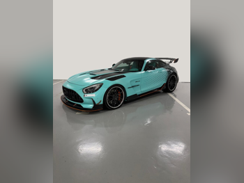 Mercedes-Benz  GT  S AMG  2015  Automatic  97,000 Km  8 Cylinder  Rear Wheel Drive (RWD)  Coupe / Sport  Black and Green