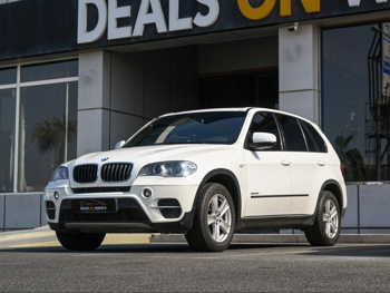 BMW  X-Series  X5  2012  Automatic  130,000 Km  6 Cylinder  All Wheel Drive (AWD)  SUV  White
