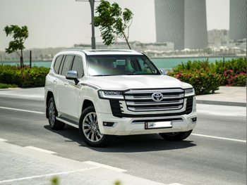 تويوتا  لاند كروزر  في اكس  2022  اوتوماتيك  60,000 كم  6 سلندر  دفع كلي مستمر  اس يو في  أبيض  تحت الضمان