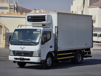 Mitsubishi  Fuso Canter  2016  Manual  300,000 Km  4 Cylinder  Rear Wheel Drive (RWD)  Fridge  White