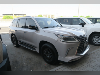 Lexus  LX  570  2018  Automatic  291,000 Km  8 Cylinder  Four Wheel Drive (4WD)  SUV  Beige