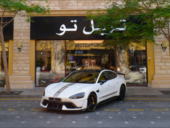 Xiaomi  SU7  Ultra  2025  Automatic  425 Km  0 Cylinder  All Wheel Drive (AWD)  Sedan  White