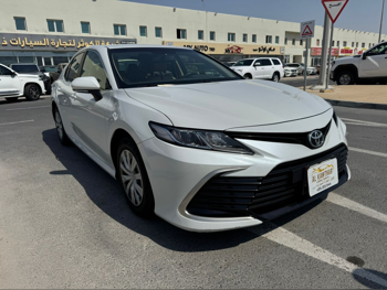 تويوتا  كامري  أل اي  2022  اوتوماتيك  106,000 كم  4 سلندر  سحب امامي  سيدان  أبيض