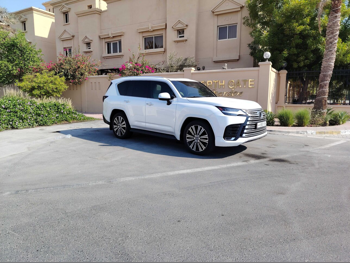 Lexus  LX  600  2023  Automatic  91,000 Km  6 Cylinder  Four Wheel Drive (4WD)  SUV  White  With Warranty