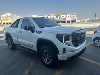 GMC  Sierra  1500  2022  Automatic  43,000 Km  8 Cylinder  Four Wheel Drive (4WD)  Pick Up  White  With Warranty