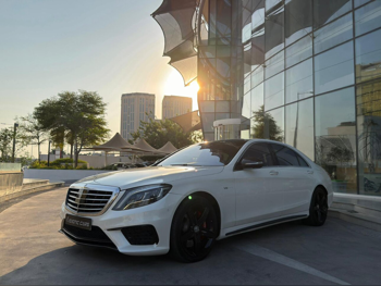 مرسيدس - بنز  اس - كلاس  63 AMG  2015  اوتوماتيك  125,000 كم  8 سلندر  دفع خلفي  سيدان  أبيض