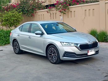 سكودا  أوكتافيا  2021  اوتوماتيك  47,000 كم  4 سلندر  سحب امامي  سيدان  فضي