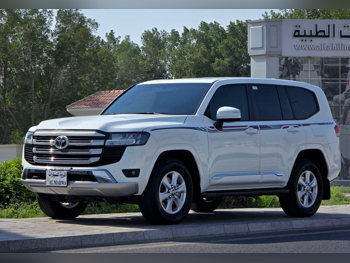 Toyota  Land Cruiser  GXR Twin Turbo  2025  Automatic  13,000 Km  6 Cylinder  Four Wheel Drive (4WD)  SUV  White  With Warranty