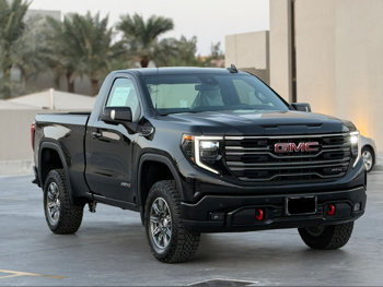 جي ام سي  سييرا  اي تي 4  2025  اوتوماتيك  0 كم  8 سلندر  دفع رباعي  بيكب  أسود  تحت الضمان
