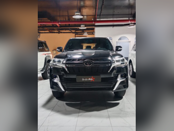 Toyota  Land Cruiser  VXR  2019  Automatic  285,000 Km  8 Cylinder  Four Wheel Drive (4WD)  SUV  Black