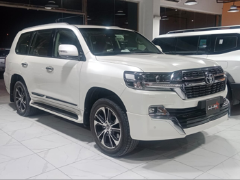 Toyota  Land Cruiser  GXR- Grand Touring  2021  Automatic  52,000 Km  8 Cylinder  Four Wheel Drive (4WD)  SUV  White