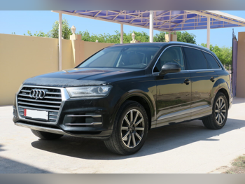 اودي  كيو 7  45  تي اف اس اي كواترو  2017  اوتوماتيك  268,000 كم  6 سلندر  دفع كلي مستمر  اس يو في  أسود