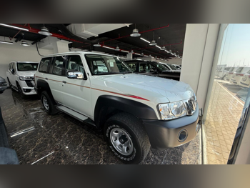 نيسان  باترول  جي ال  2023  اوتوماتيك  0 كم  6 سلندر  دفع رباعي  اس يو في  أبيض  تحت الضمان