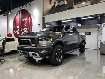 دودج  رام  ريبل  2021  اوتوماتيك  90,000 كم  8 سلندر  دفع رباعي  بيكب  رمادي