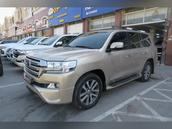 تويوتا  لاند كروزر  في اكس أس  2016  اوتوماتيك  184,000 كم  8 سلندر  دفع رباعي  اس يو في  ذهبي