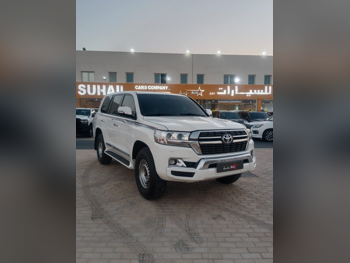 Toyota  Land Cruiser  GXR  2016  Automatic  370,000 Km  6 Cylinder  Four Wheel Drive (4WD)  SUV  White